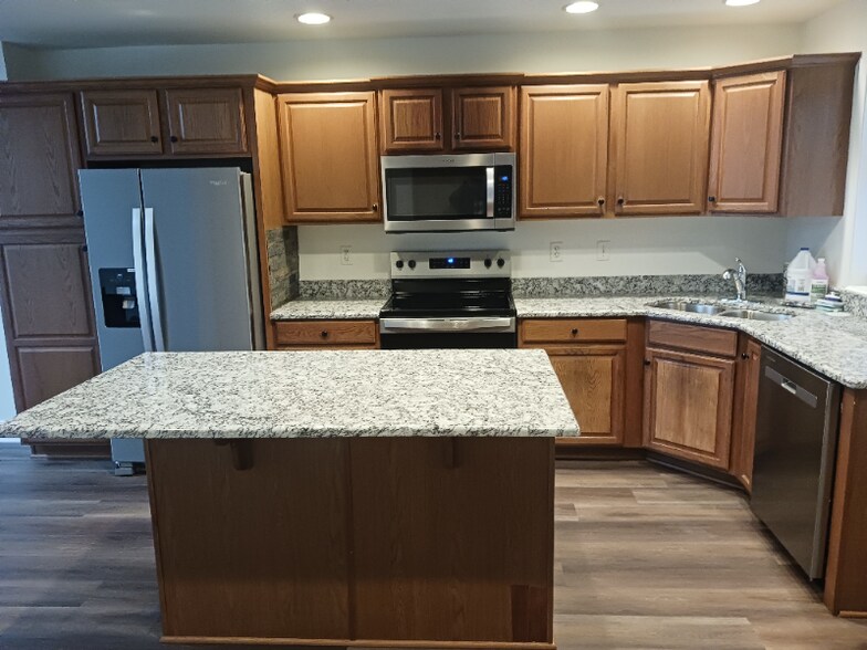 Building Photo - 48 Harvest Rd