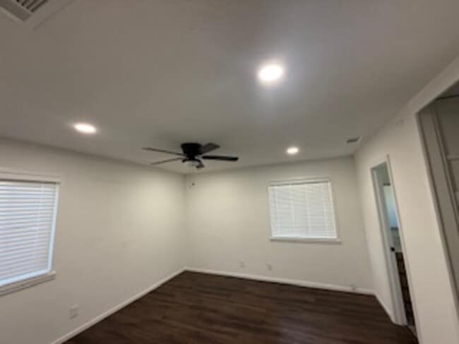 Building Photo - 640 Vista Del Monte