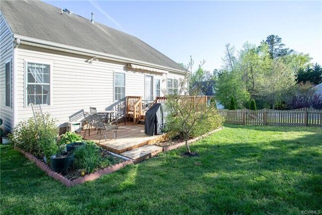 Building Photo - Beautifully maintained home in Birkdale with hardwood floors throughout 1st floor.