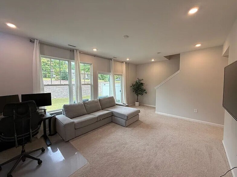 Building Photo - 1228 Commack Dr