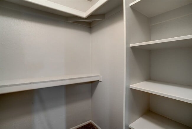 Building Photo - 2 bedroom, 2 bathroom condo for rent in Mo...