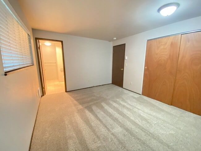 Building Photo - 3 bedroom 2 Bath home - Knoll Heights - Gr...