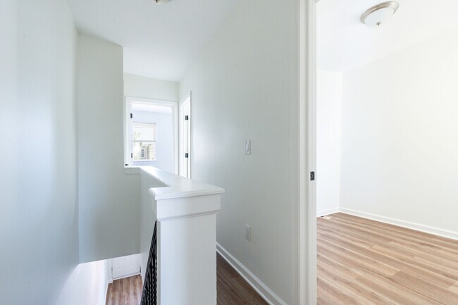 Building Photo - 2112 Sigel St