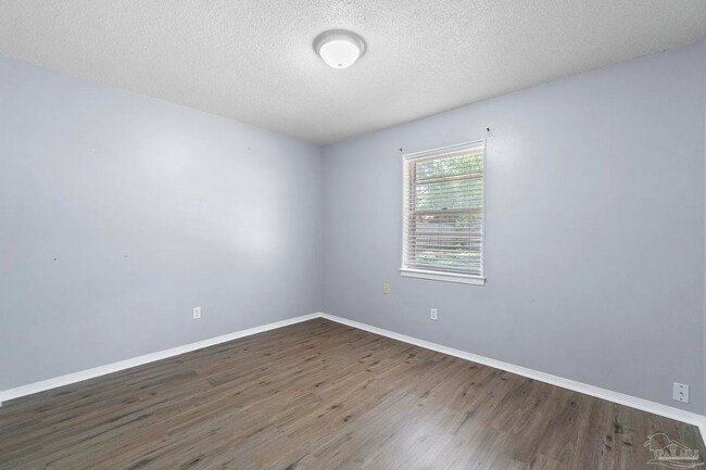 Building Photo - Scenic Heights Living at an Affordable Price!