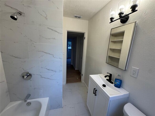 Building Photo - 2580 Euston Rd