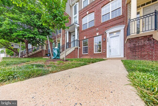 Building Photo - 15825 John Diskin Cir