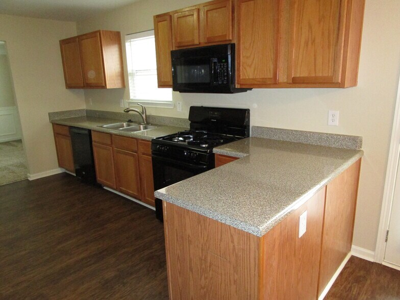 Building Photo - 4178 Ash Tree St