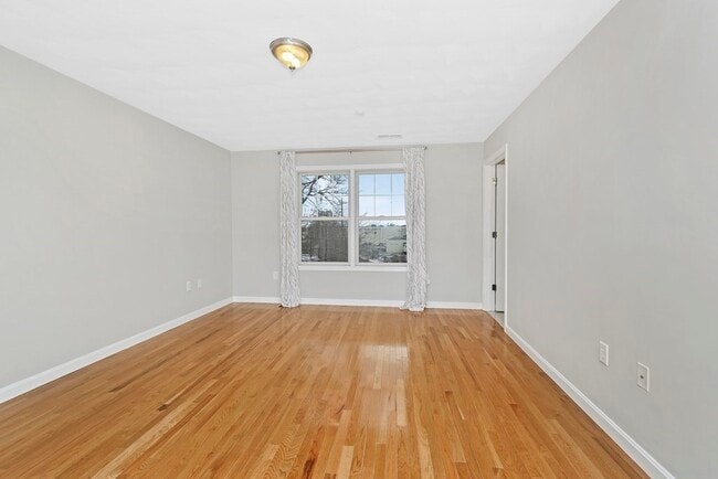 Building Photo - 260 Main St