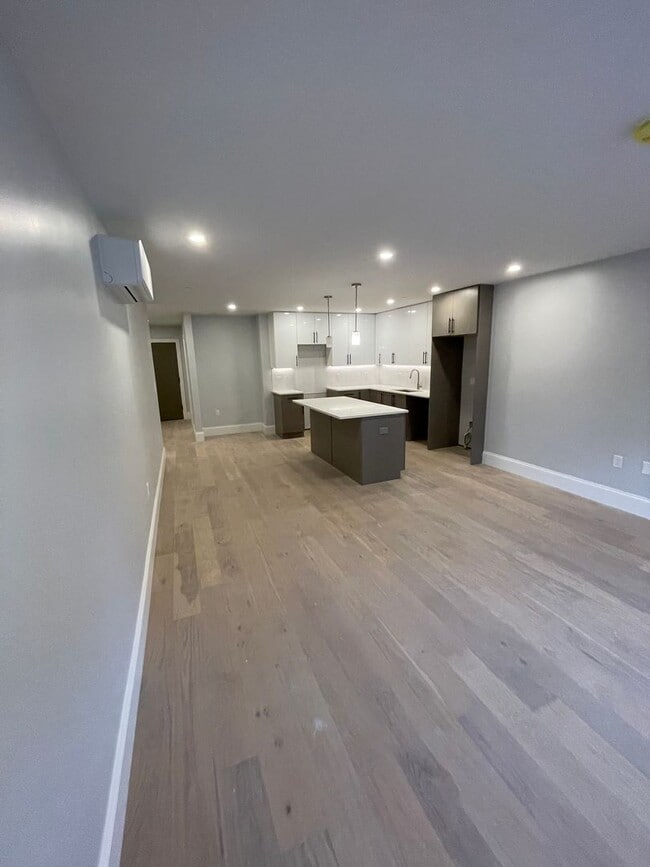 Building Photo - New Modern Elevator Building with Garage P...