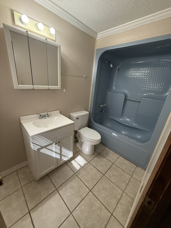 Building Photo - 4848 Saphire Ave