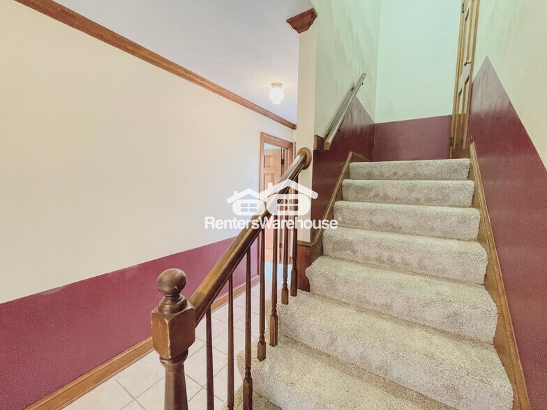 Building Photo - 344 Cedar Ln