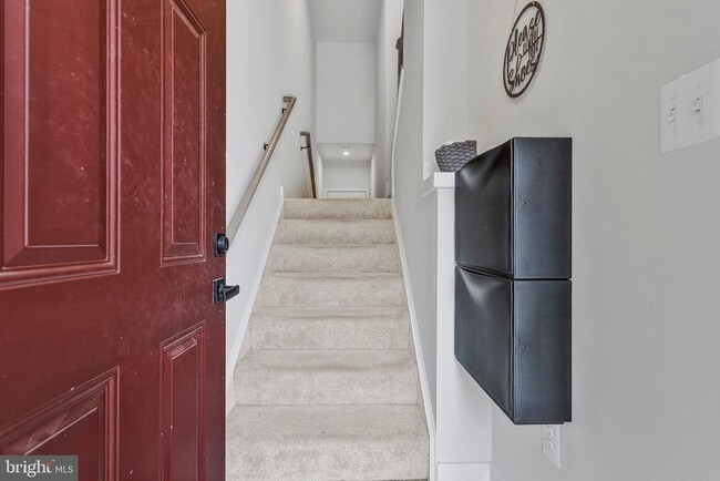 Building Photo - 10910 Presidential Pkwy