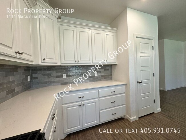 Building Photo - 1111 Magnolia Dr