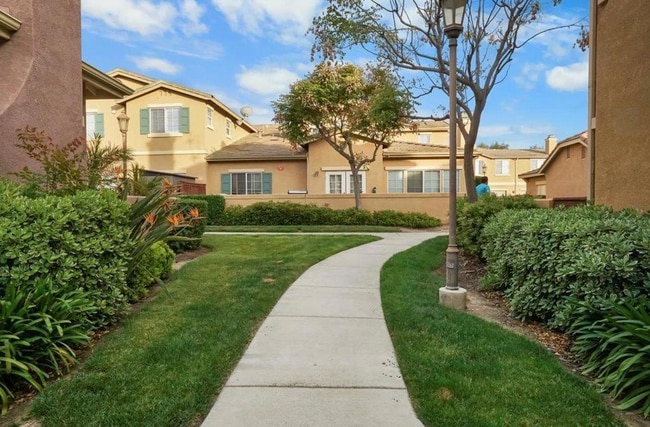 Building Photo - 39741 Columbia Union Dr