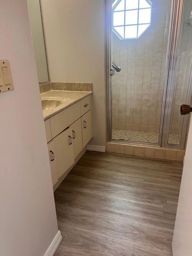 Building Photo - 3BD/2BA