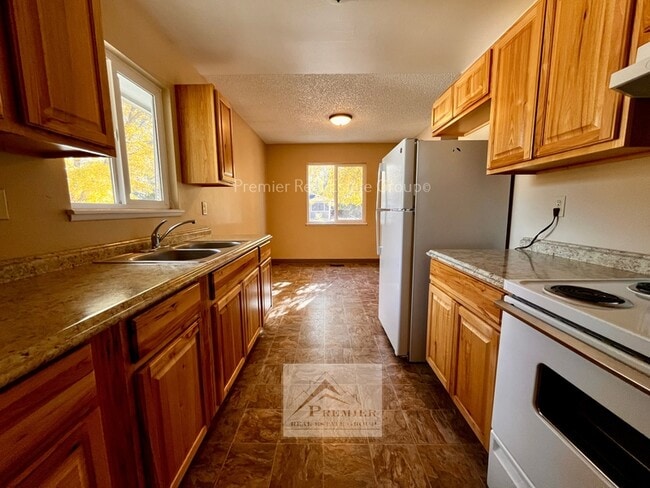 Building Photo - 1854 Saratoga Dr