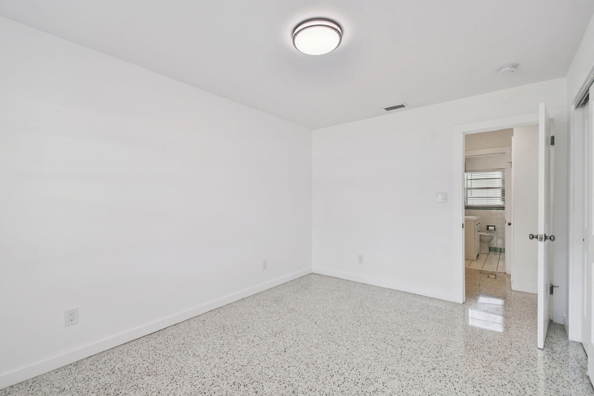 3rd bedroom 1 closet - 3623 S Lightner Dr