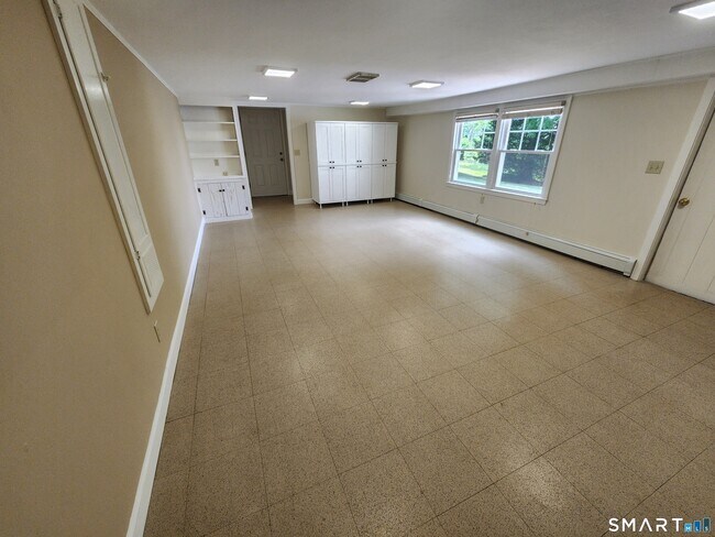 Building Photo - 21 Kinne Rd