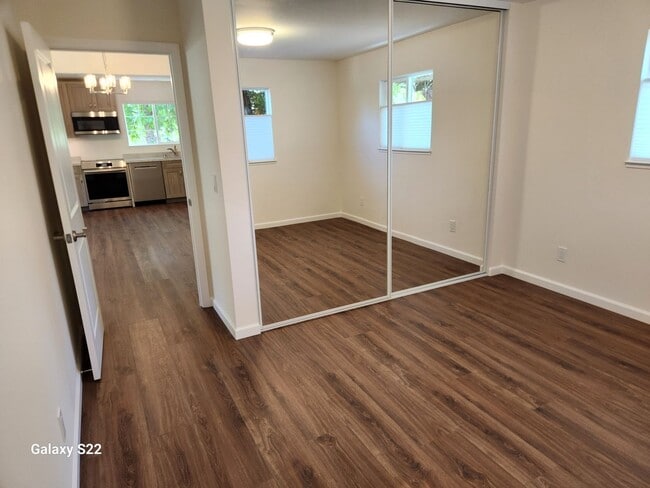 Building Photo - Beautiful brand new 1 bedroom, 1 bathroom ...