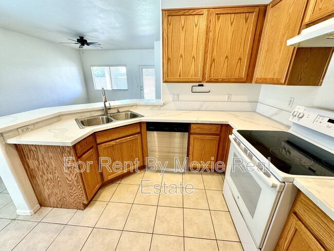 Building Photo - 44038 Granite Dr