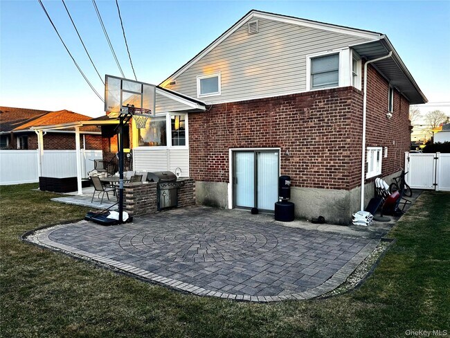 Building Photo - 310 Southwood Cir