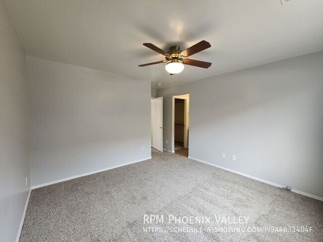 Building Photo - 13921 W Port Royale Ln