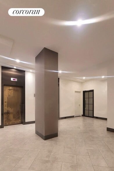Building Photo - 45 W 81st St