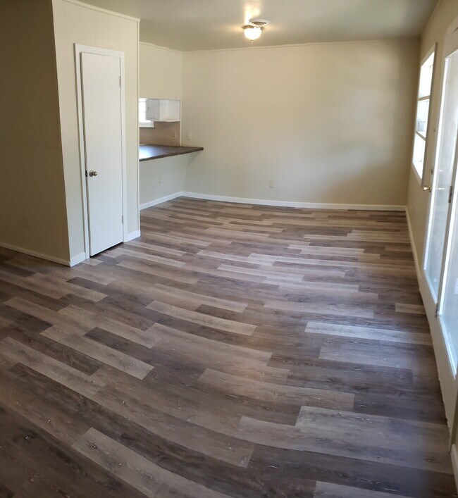 Building Photo - 2/1 recently remodeled close to Tech