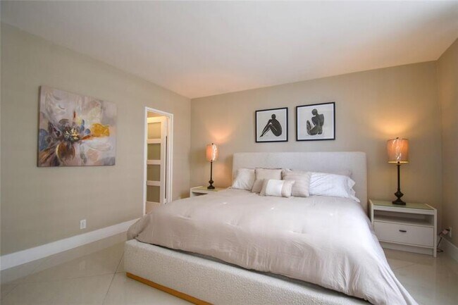 Building Photo - 4250 Galt Ocean Dr