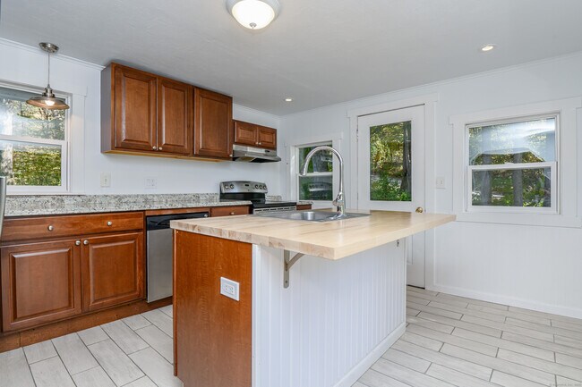 Building Photo - 81 Picketts Ridge Rd