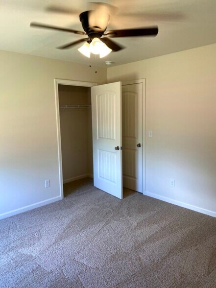 Building Photo - 5420 BARBERRY AVENUE