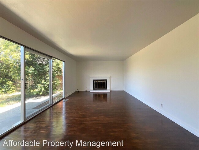 Building Photo - 4 br, 2 bath House - 2535 Capitola Court
