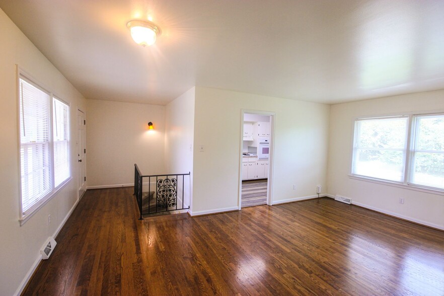 Living Room - 834 Raven Rd