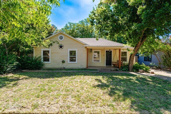 Building Photo - 1333 Amarillo St