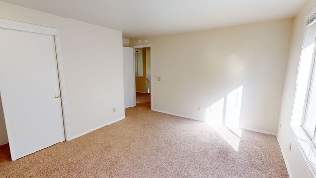 Building Photo - Prime Mountain Park Location! Minutes to D...