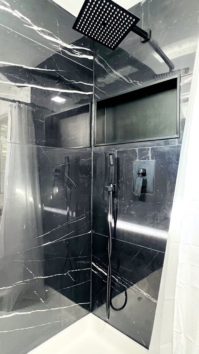 Building Photo - 21 Bullocks Point Ave