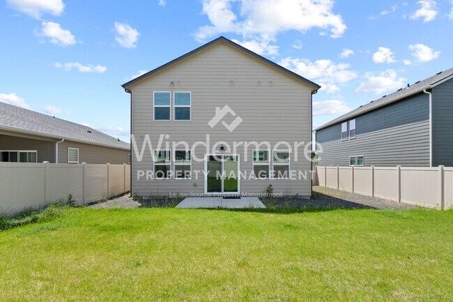 Building Photo - ** MOVE IN SPECIAL ** 1/2 OFF 1ST FULL MON...