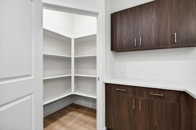 Building Photo - 983 W State St