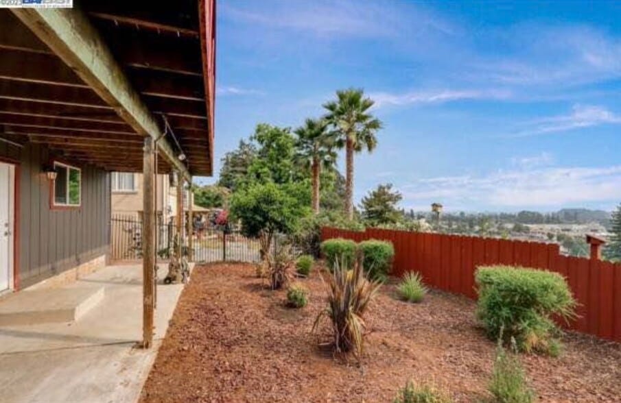 Building Photo - 25705 Westview Way