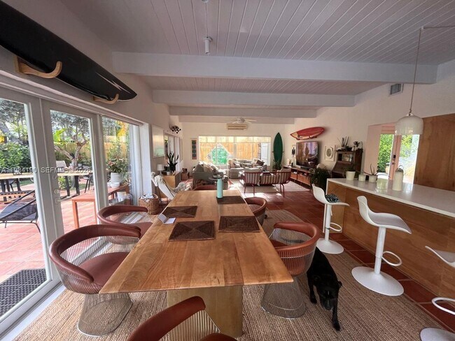 Building Photo - 240 Greenwood Dr