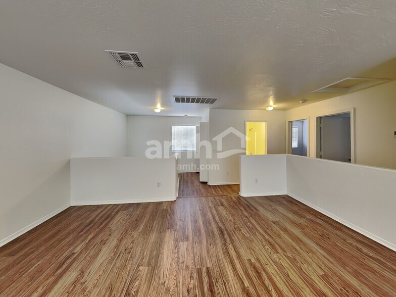 Building Photo - 11818 W Altadena Ave