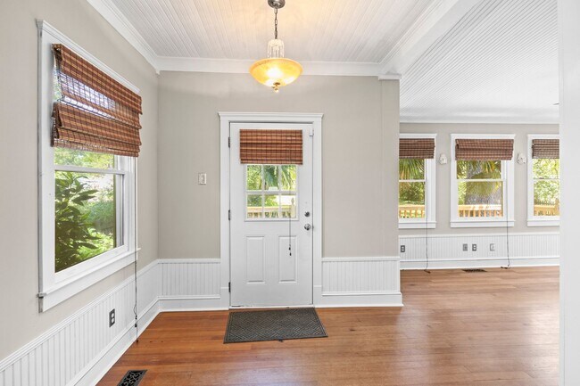 Building Photo - Historic Home in Wake Forest!