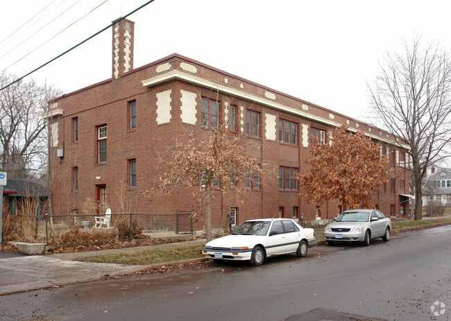 Building Photo - 1402 Portland Ave