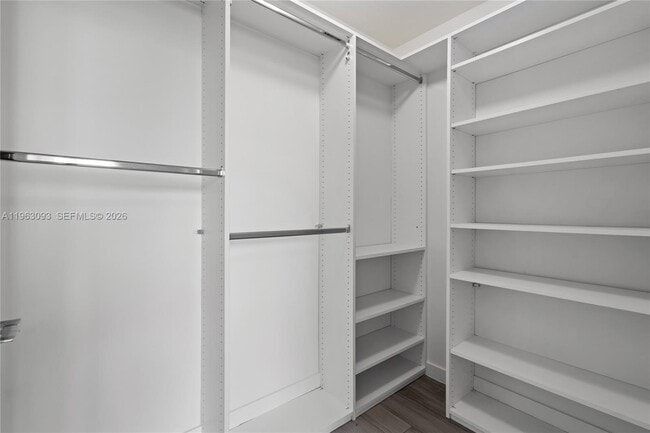 Building Photo - 999 SW 1st Ave