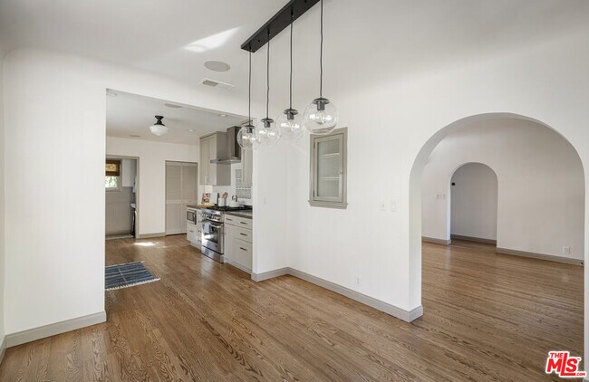 Building Photo - 1169 S Sierra Bonita Ave