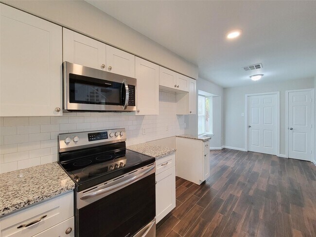 Building Photo - 5107 Prairie Creek Dr