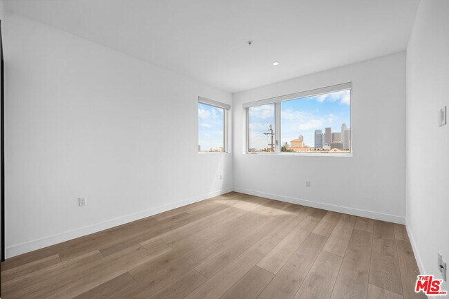 Building Photo - 957 Figueroa Terrace