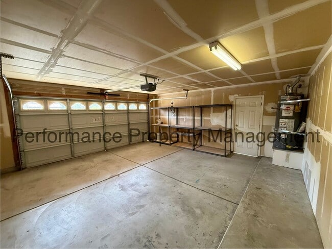 Building Photo - Stunning 4 Bed/2 Bath SW Bakersfield Home ...