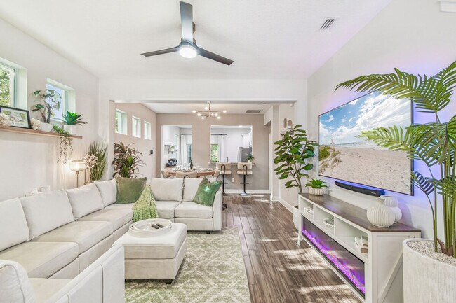 Building Photo - 109 W Hollywood St