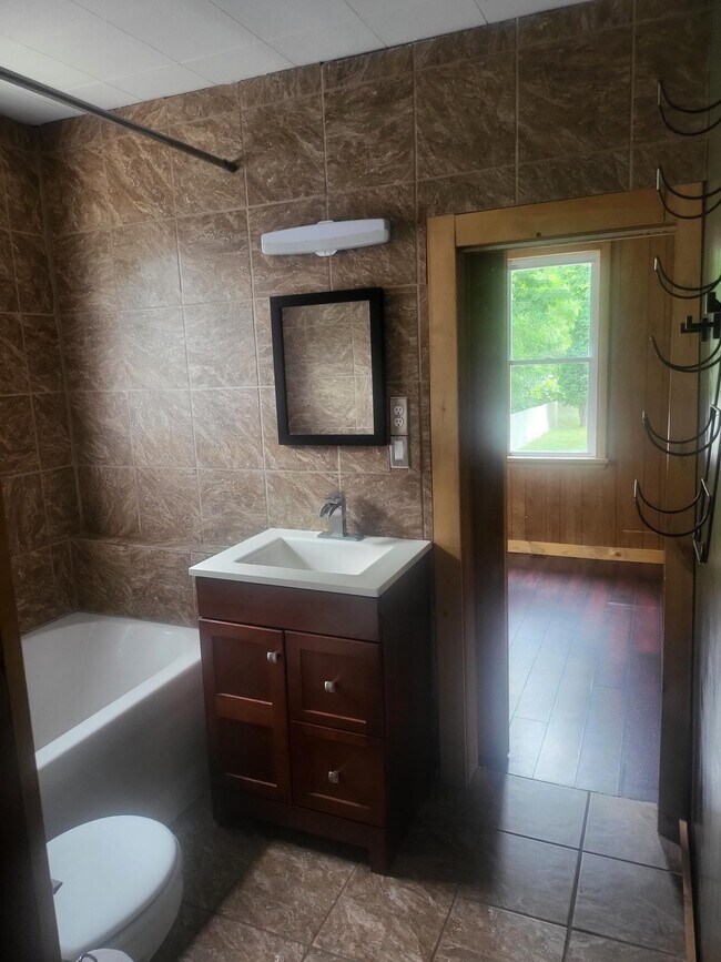 Building Photo - 93 West St